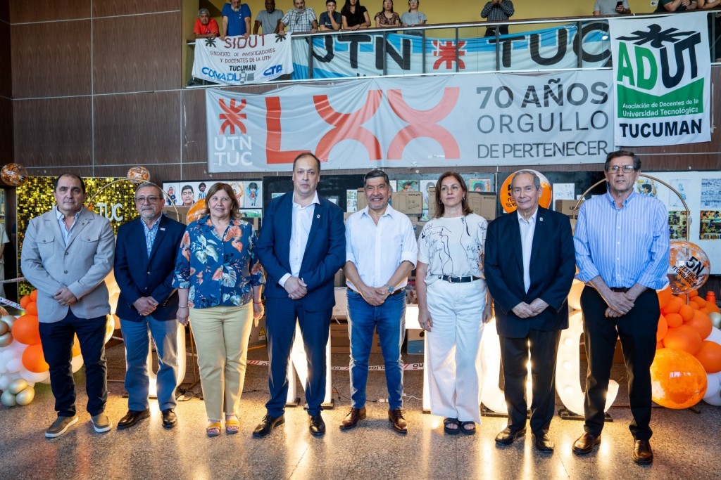 Acevedo acompañó la entrega equipamiento de laboratorio para la UTN-FRT