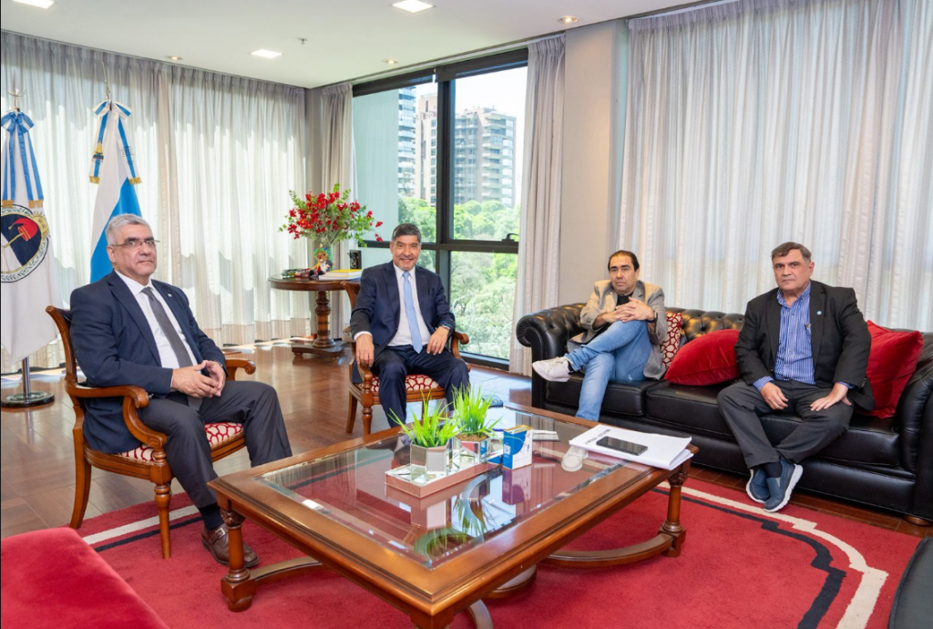 El ministro Abad expuso ante todos los legisladores los lineamientos del Presupuesto 2026