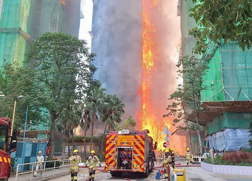 Un edificio se incendió en Hong Kong
