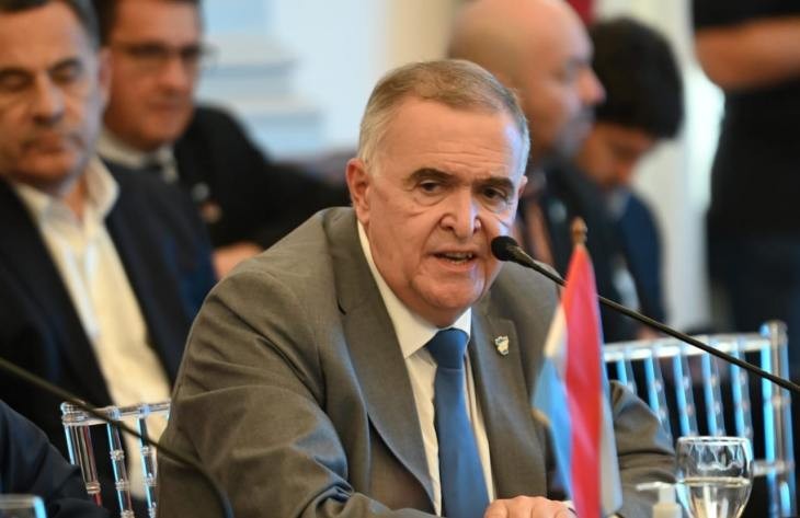 El mandatario tucumano viaja a Buenos Aires, el mismo mantendrá varias reuniones