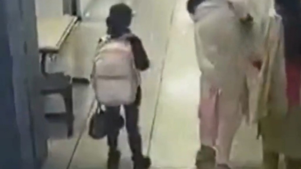 Una niña de ocho años perdió la vida porque su maestra la obligó a hacer 100 abdominales por llegar tarde