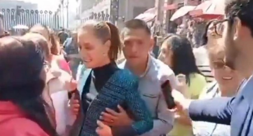 La presidenta mexicana fue manoseada por un hombre en plena calle