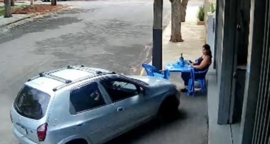 Brasil: su expareja la atropelló con el auto 