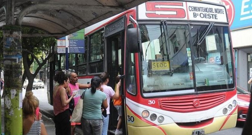 El Municipio convocó a una mesa de diálogo para destrabar el conflicto del transporte en la capital
