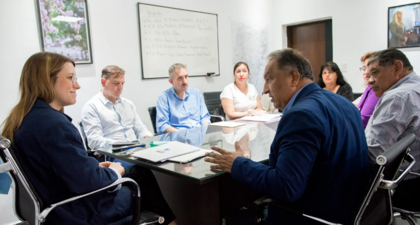 Funcionarios municipales recibieron a referente de FODECUS en medio del conflicto del transporte urbano de pasajeros