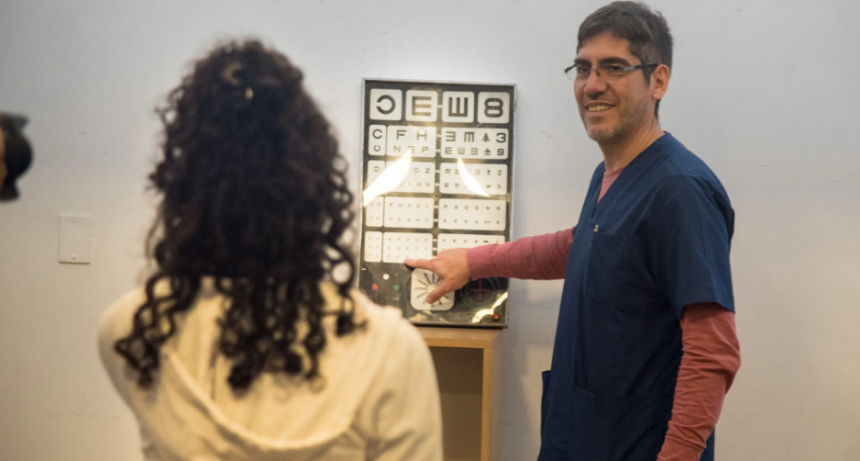 Vendedores ambulantes acceden a controles oftalmológicos gratuitos y próximamente tendrán sus ecolentes