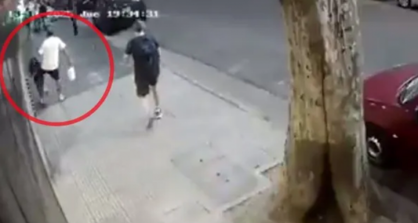 Un hombre le pegó un rodillazo a una nena de 6 años sin motivo alguno