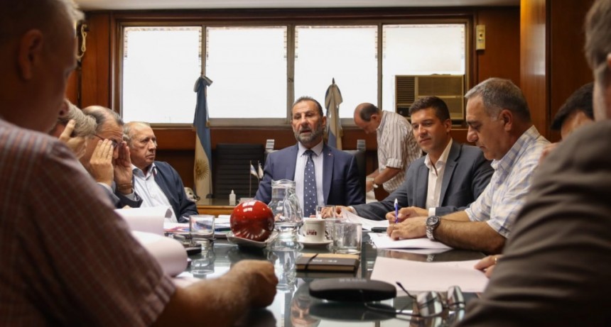 Juri: "Priorizamos el debate sobre la regulación de las aplicaciones de transporte en autos"