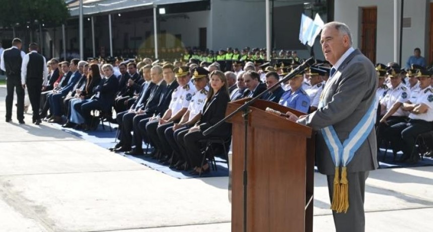 El Gobernador inauguró obras de revalorización del Patio de Armas de la Policía