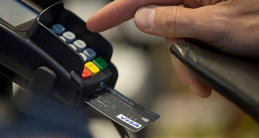 Empleado de Tarjeta Naranja realizó operaciones fraudulentas con plásticos de clientes