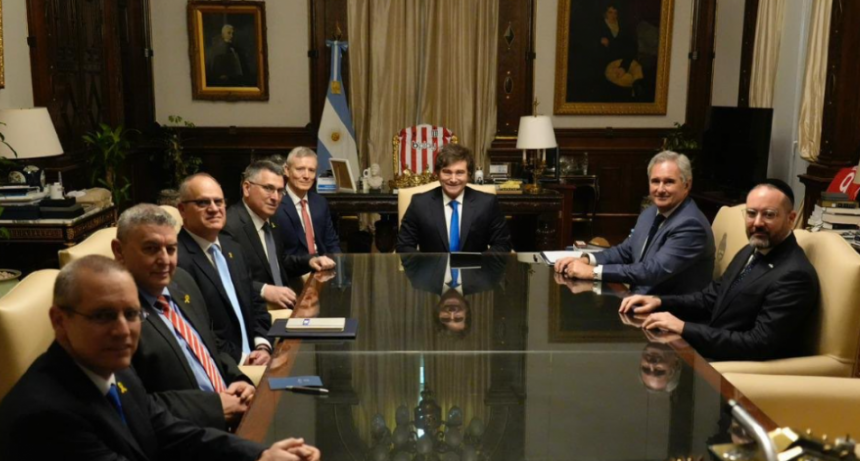 Javier Milei mostró fuerte respaldo a Estudiantes