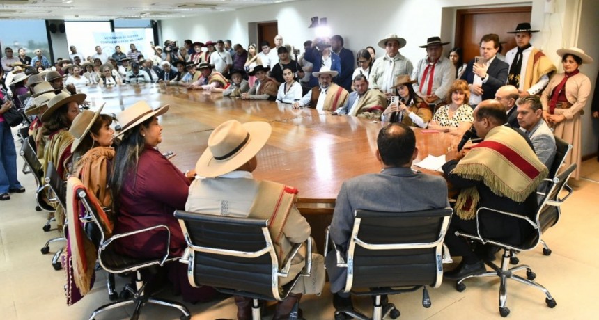 Más de 40 agrupaciones participaron del acto oficial por el Día del Gaucho Tucumano