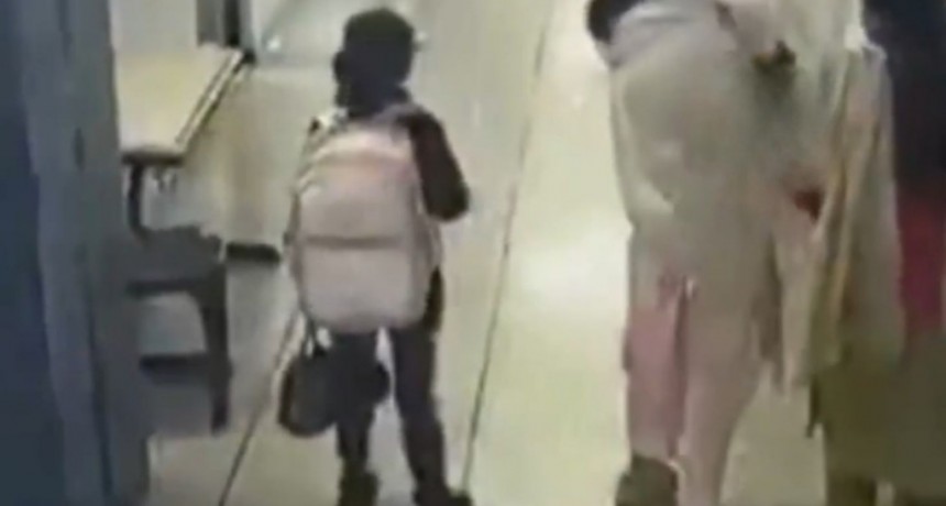 Una niña de ocho años perdió la vida porque su maestra la obligó a hacer 100 abdominales por llegar tarde