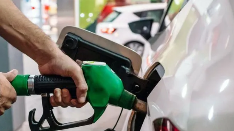 ¿Más despidos?: llega el autodespacho de combustible en las estaciones de servicio