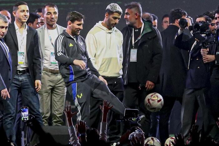  Lionel Messi revolucionó Bakú y estuvo en un homenaje a un exlíder soviético