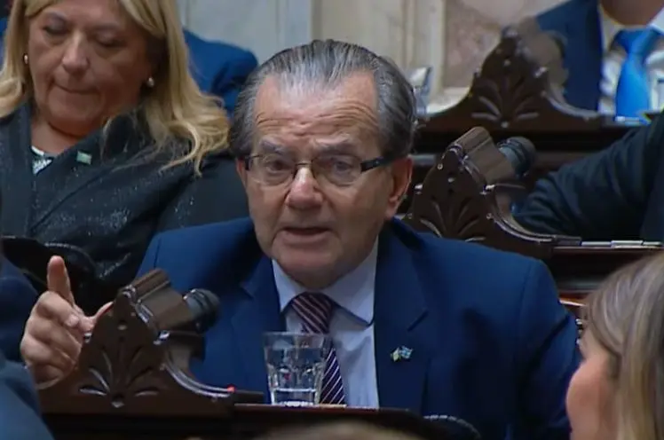 Escándalo en la sesión preparatoria por comentarios sexistas de Cipolini: "Qué buena que está"