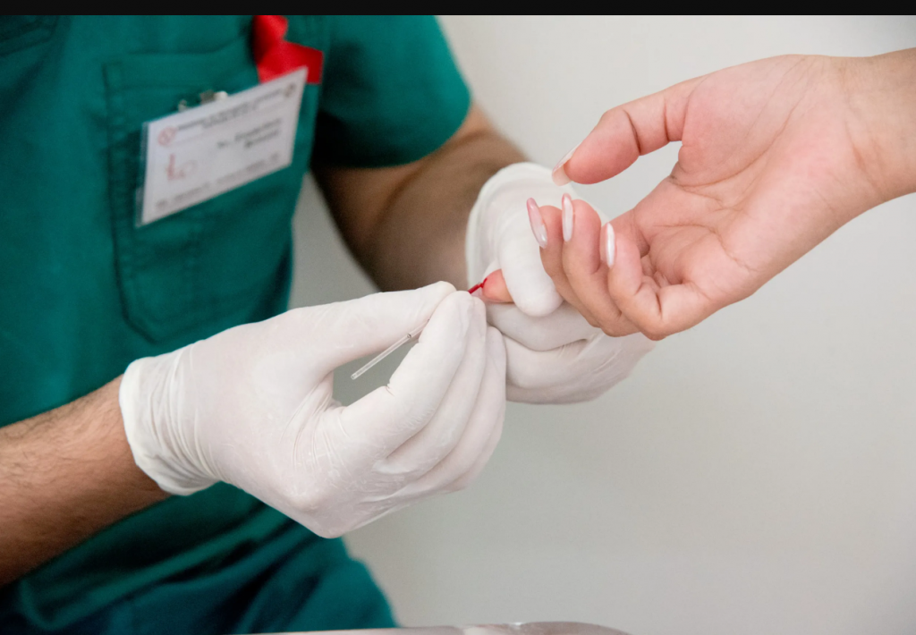 Alientan a realizarse el test voluntario, gratuito y confidencial para detectar el VIH