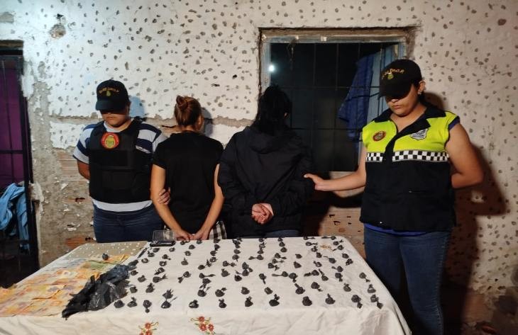 Detienen a dos personas por comercializar estupefacientes