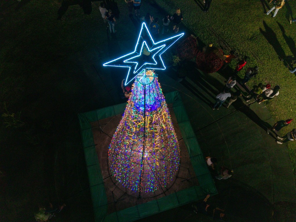 La intendente Rossana Chahla dejó inaugurado el Punto Navideño en el Paseo de la Independencia