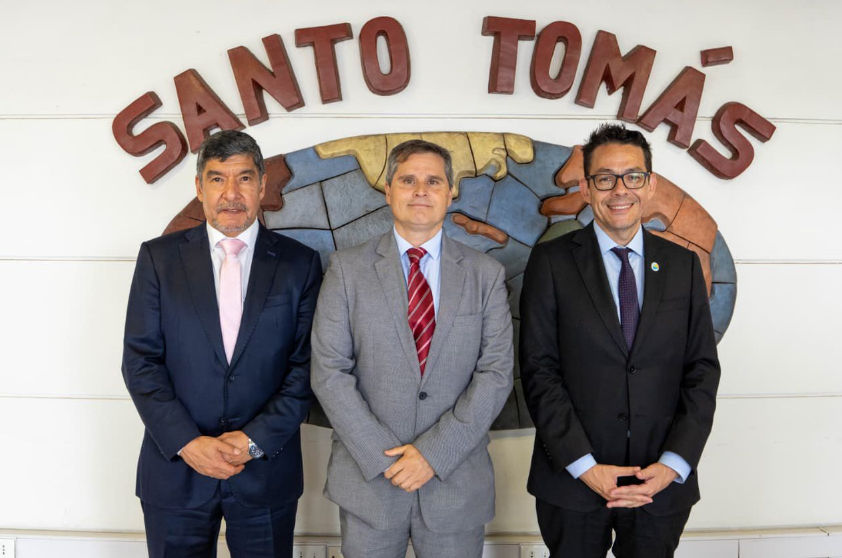 Miguel Acevedo participa de un Encuentro Binacional en Chile