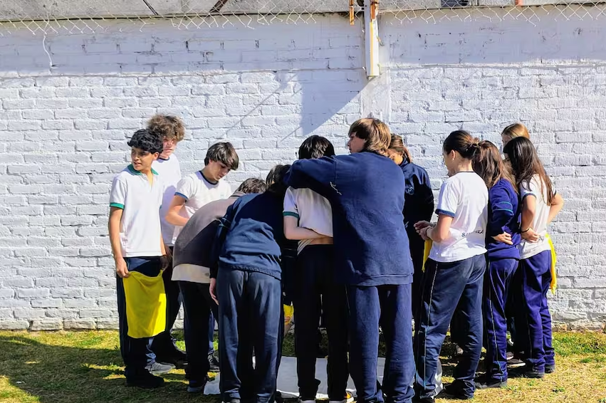 Pacto Parental: 300 familias acuerdan prohibir el celular a los chicos hasta los 13 años