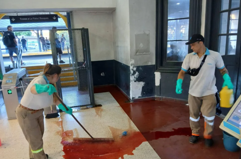 Una batalla campal en la estación Quilmes dejó a un hombre apuñalado