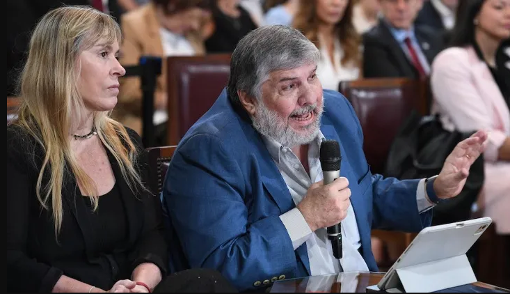  Patricia Bullrich y José Mayans se enfrentaron en el inicio del debate de la reforma laboral