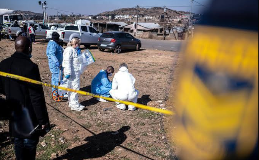 Al menos 9 muertos en un tiroteo masivo en Sudáfrica