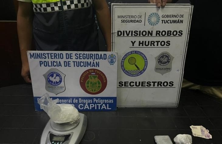 Una pareja circulaba con más de 900 dosis de cocaína y quedó aprehendida