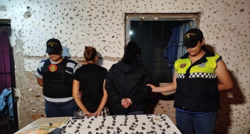 Detienen a dos personas por comercializar estupefacientes