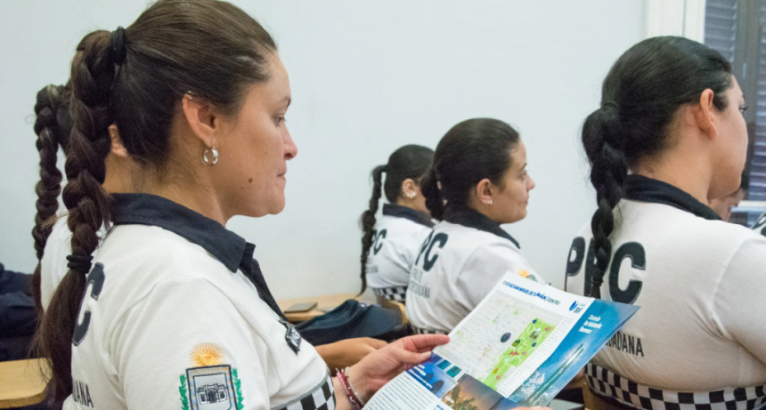 Capacitan a personal de la PPC para difundir la riqueza histórica y cultural de San Miguel de Tucumán