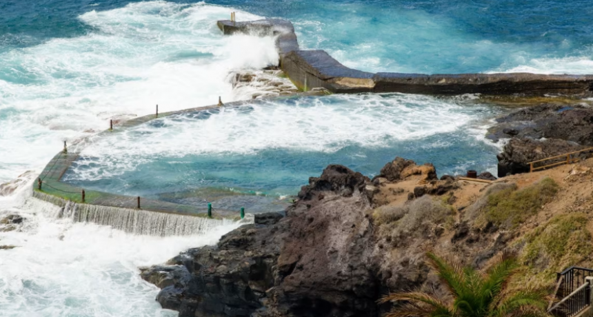 Mueren cuatro personas por una ola en Tenerife