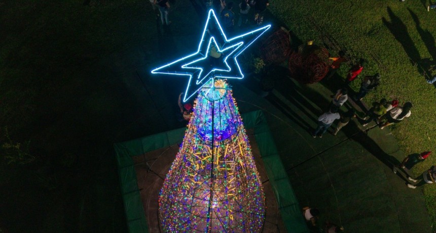 La intendente Rossana Chahla dejó inaugurado el Punto Navideño en el Paseo de la Independencia