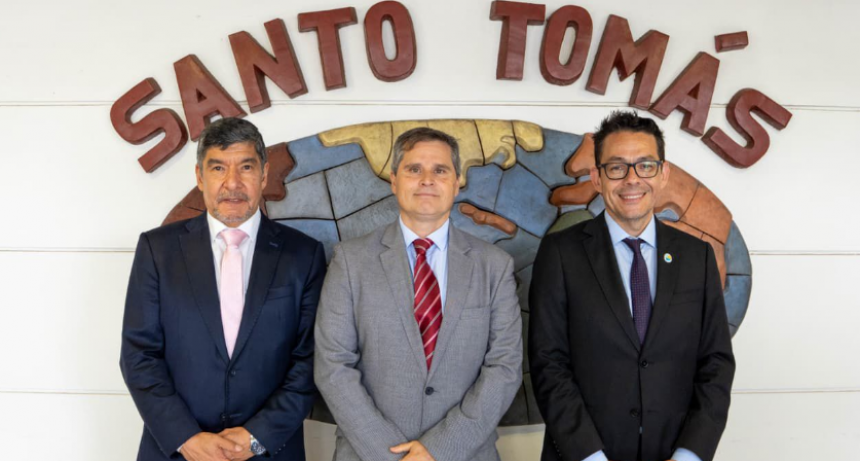 Miguel Acevedo participa de un Encuentro Binacional en Chile