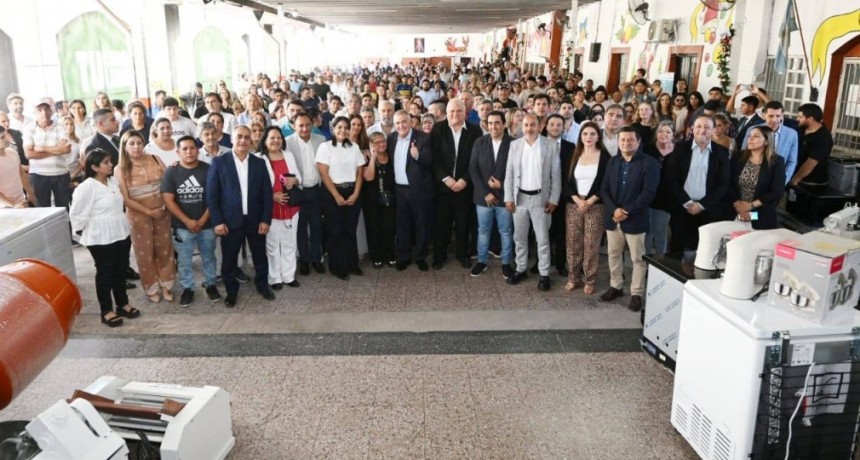 Jaldo realizó una importante entrega de microcréditos y herramientas a emprendedores por más de $124 millones