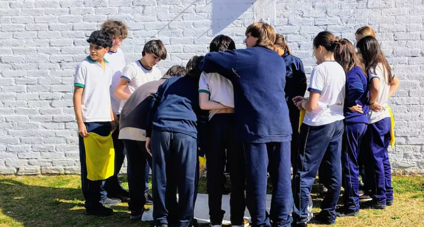 Pacto Parental: 300 familias acuerdan prohibir el celular a los chicos hasta los 13 años