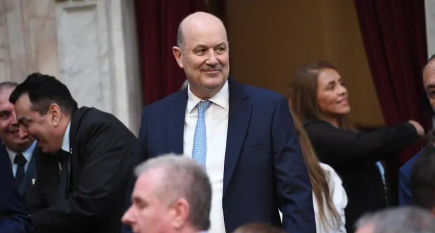 Sturzenegger aclaró que la reforma laboral "correrá para todos los trabajadores, no solo para los nuevos"