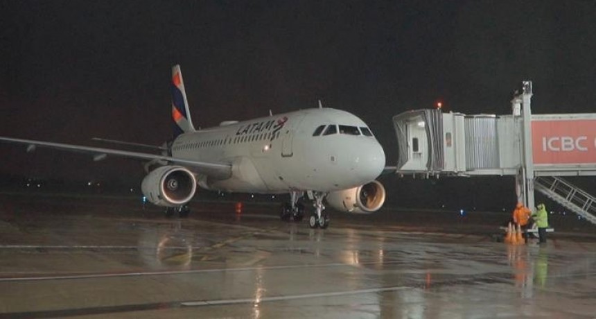Arribó el primer vuelo de Lima: Tucumán se afianza en el mercado internacional