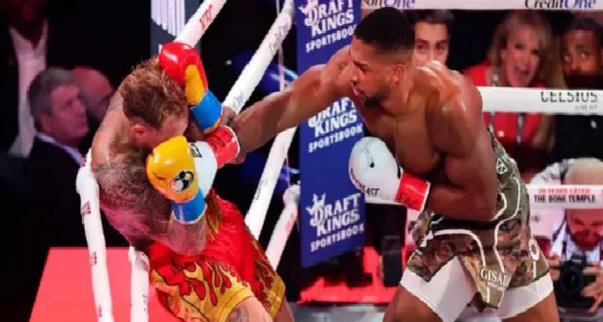 Anthony Joshua derrotó por KO a Jake Paul 