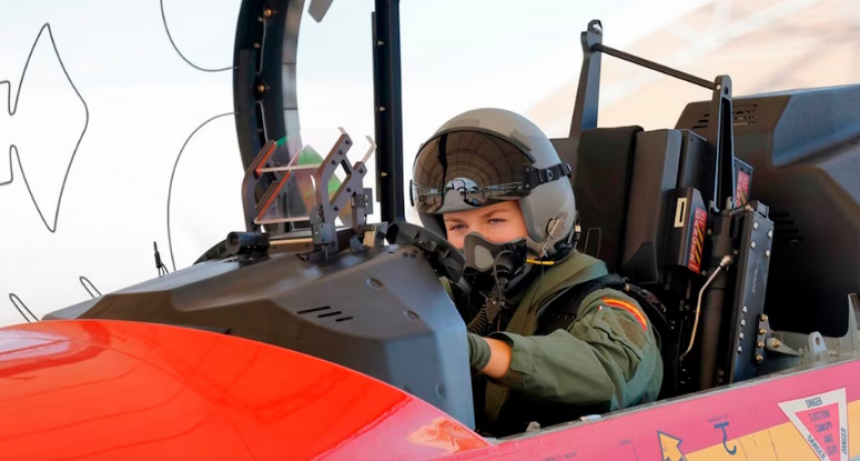La princesa española, Leonor voló sola por primera vez un avión militar